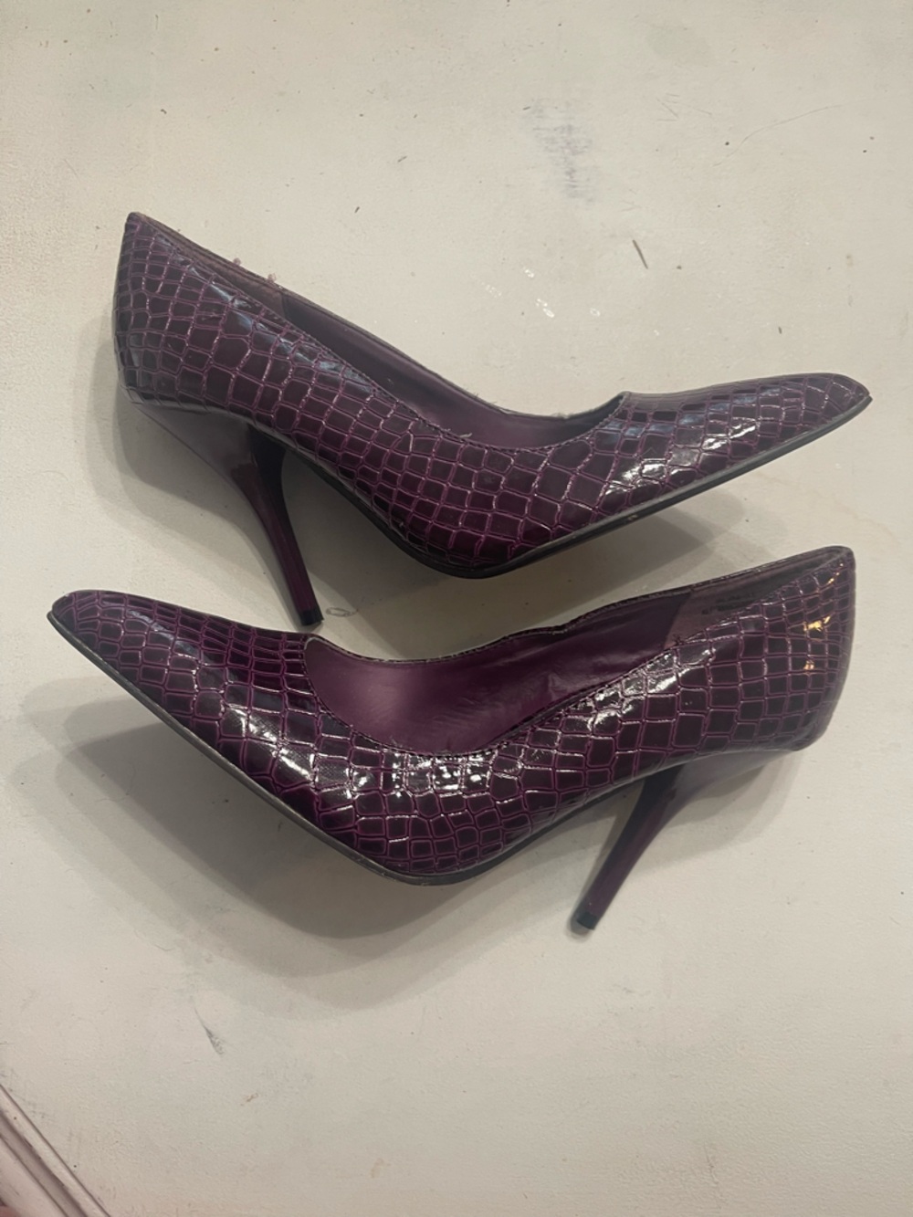 Dollhouse Women's Pointed Toe High Heel Pump in Deep Plum Croc size 7.5
